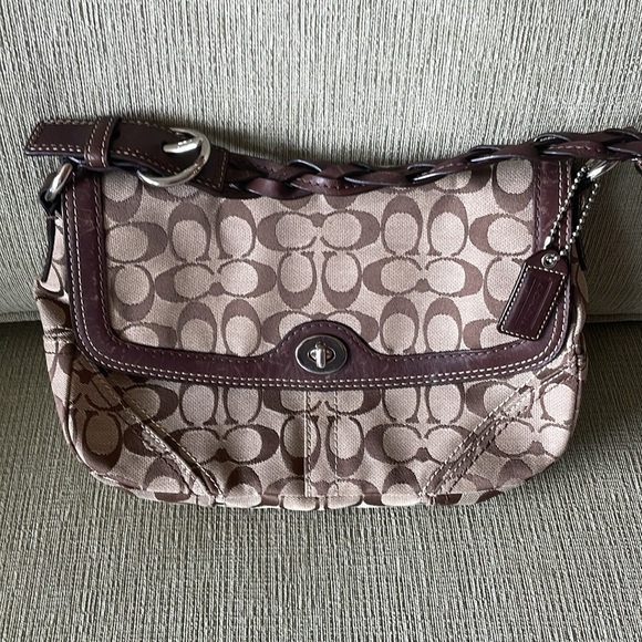 Coach Handbag. - Picture 2 of 7